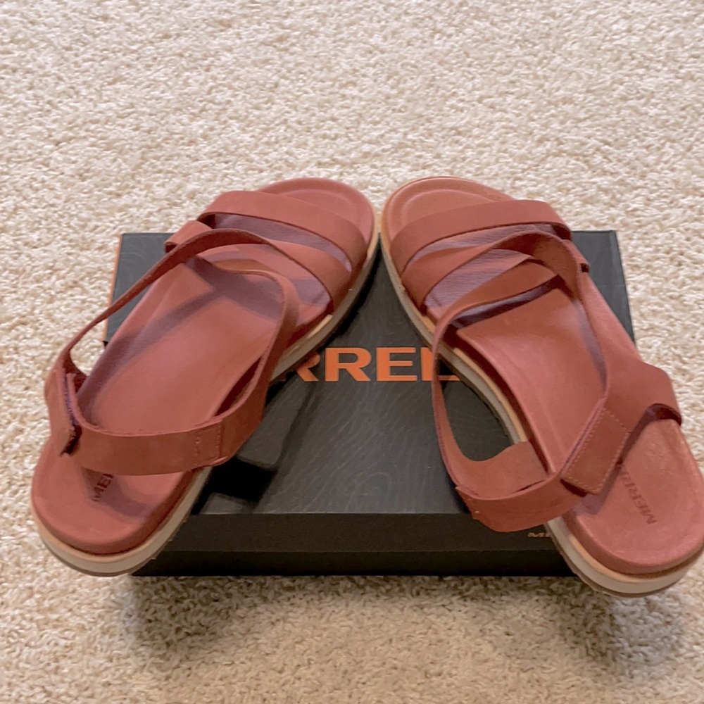 Merrell Sandal size 9 color Redwood